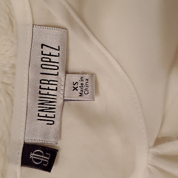 Jennifer Lopez front ruffled blouse - Picture 7 of 8